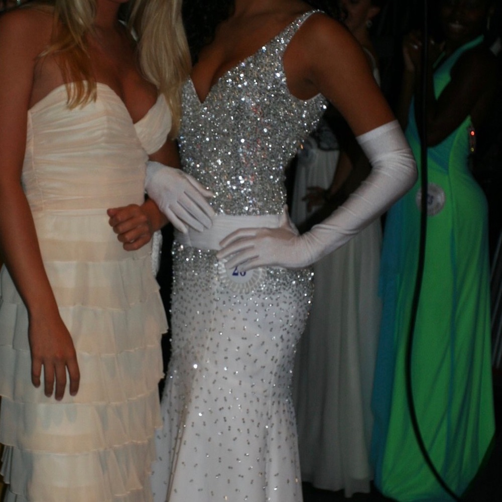 Landa Beaded V Neck Prom/Pageant Gown – Size 4 | Silver & White Mermaid